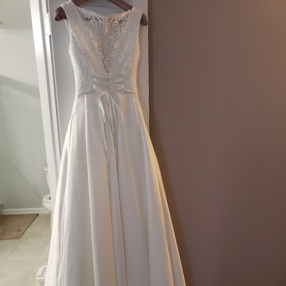 Wedding dress - Picture 3 of 3